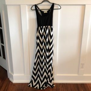 Black and white maxi-size large